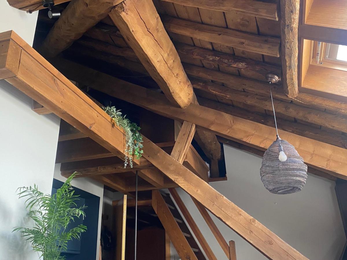 Loft De La Place Apartment